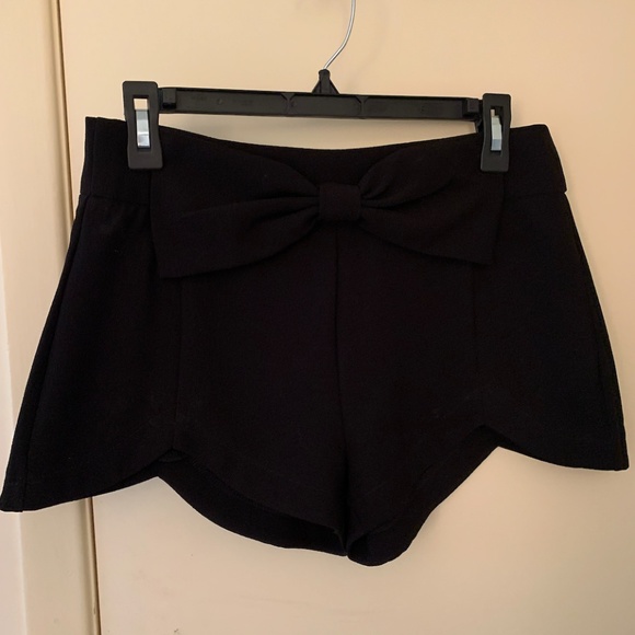 Black Shorts with Bow at the Front - Picture 1 of 4